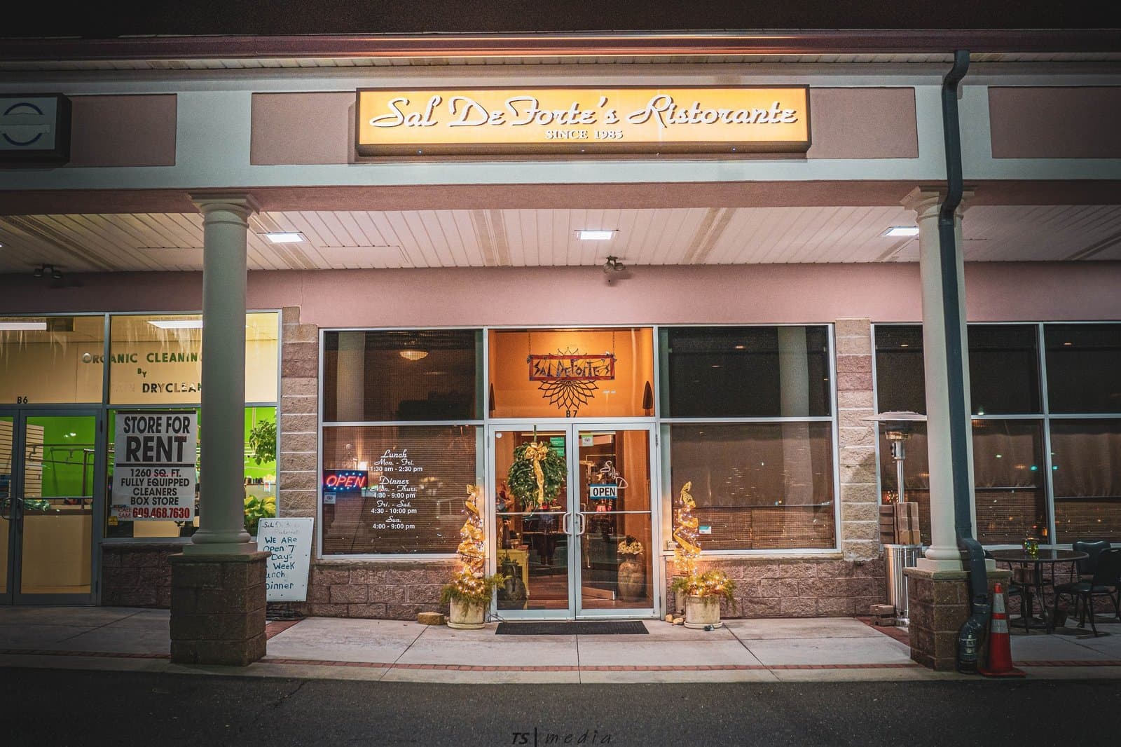 Sal De Forte's Restaurant Exterior